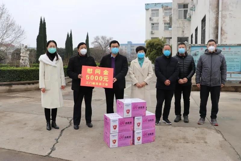 市,人大常委會(huì),副主任,、,總工會(huì),主席,2月, . 市人大常委會(huì)副主任、總工會(huì)主席韓迎春到公司調(diào)研慰問(wèn)