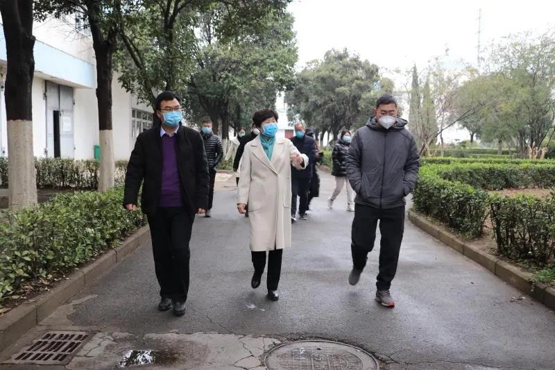 市,人大常委會(huì),副主任,、,總工會(huì),主席,2月, . 市人大常委會(huì)副主任、總工會(huì)主席韓迎春到公司調(diào)研慰問(wèn)