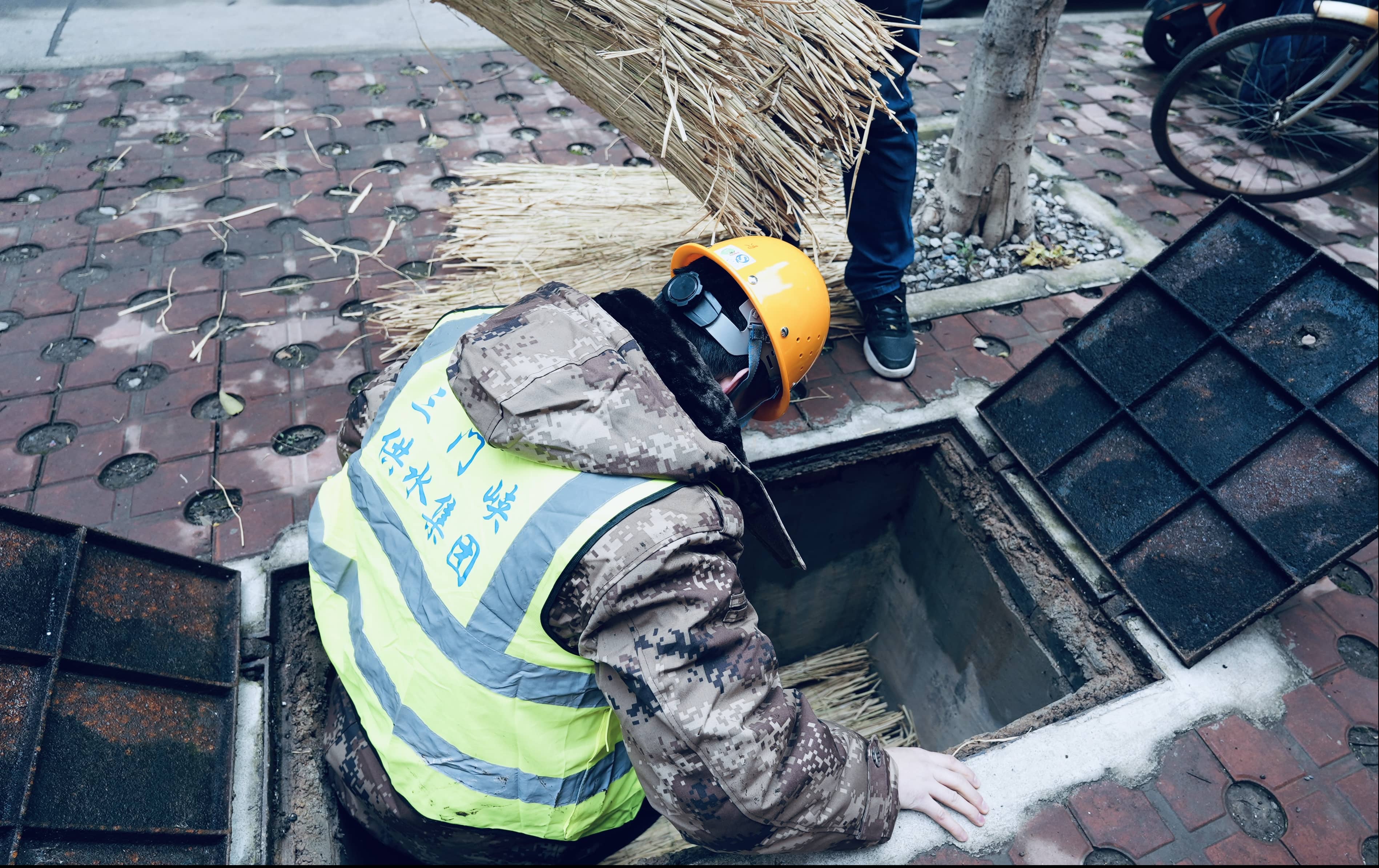 強(qiáng)冷,空氣,來臨,請加,強(qiáng)供,水設(shè),施防,凍保,溫, . 強(qiáng)冷空氣來臨請加強(qiáng)供水設(shè)施防凍保溫 -----水管穿上防凍衣˙安全平穩(wěn)過冬季