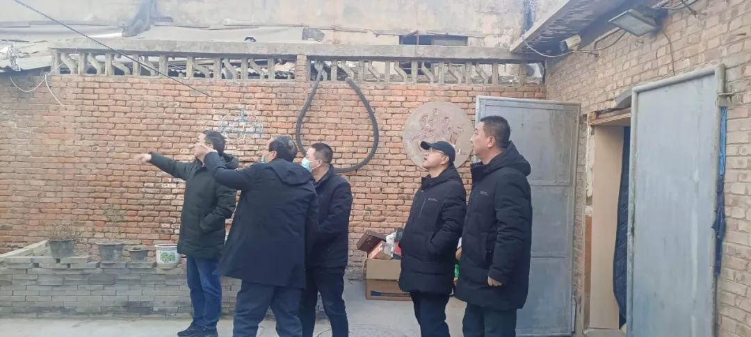 上,班,第,一天,公司,領(lǐng)導(dǎo),到,一線,檢查,慰問, . 上班第一天，公司領(lǐng)導(dǎo)到一線檢查慰問