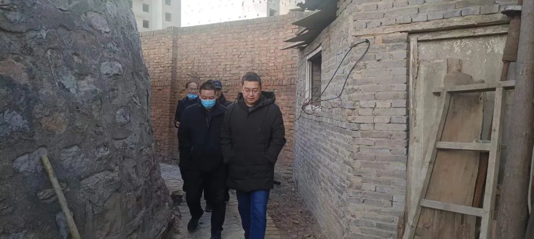 上,班,第,一天,公司,領(lǐng)導(dǎo),到,一線,檢查,慰問, . 上班第一天，公司領(lǐng)導(dǎo)到一線檢查慰問