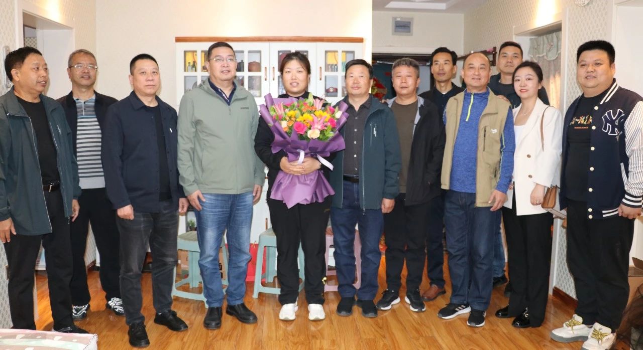 市,供水集,團,走訪,慰問,亞運,會冠,軍武,翠翠, . 市供水集團:走訪慰問亞運會冠軍武翠翠